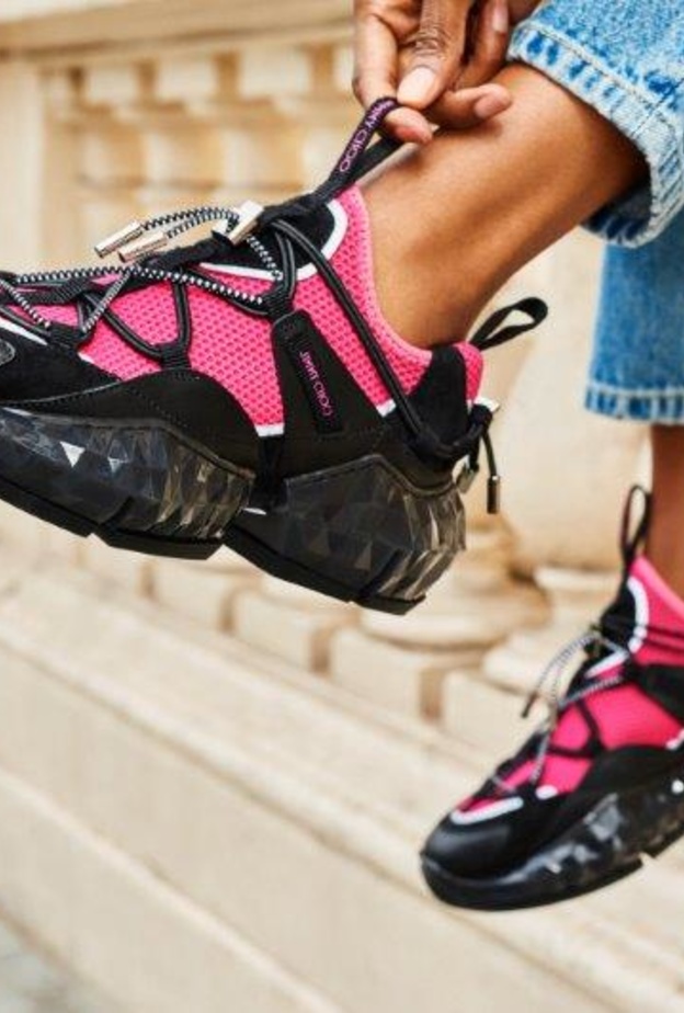 تشكيلة Jimmy Choo كروز 2020.. للسيدات دخول لافت إلى المسرح