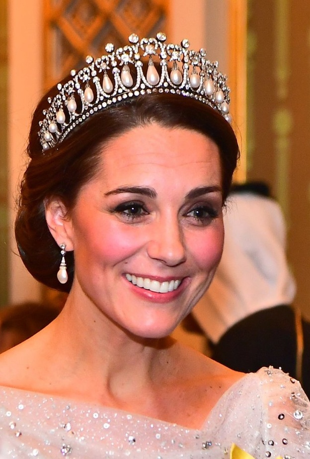كيت ميدلتون قد ترتدي تاج عقدة محب كمبريدج