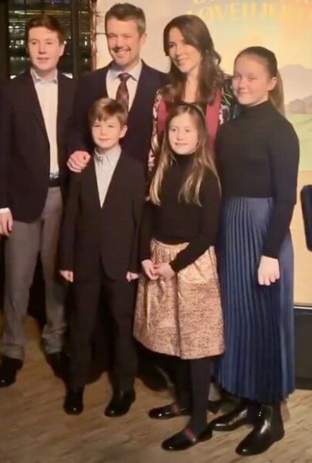 العائلة المالكة الدنماركية في العرض الأول لفيلم Brothers Lionheart