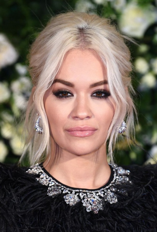 اطلالات ريتا أورا الجمالية