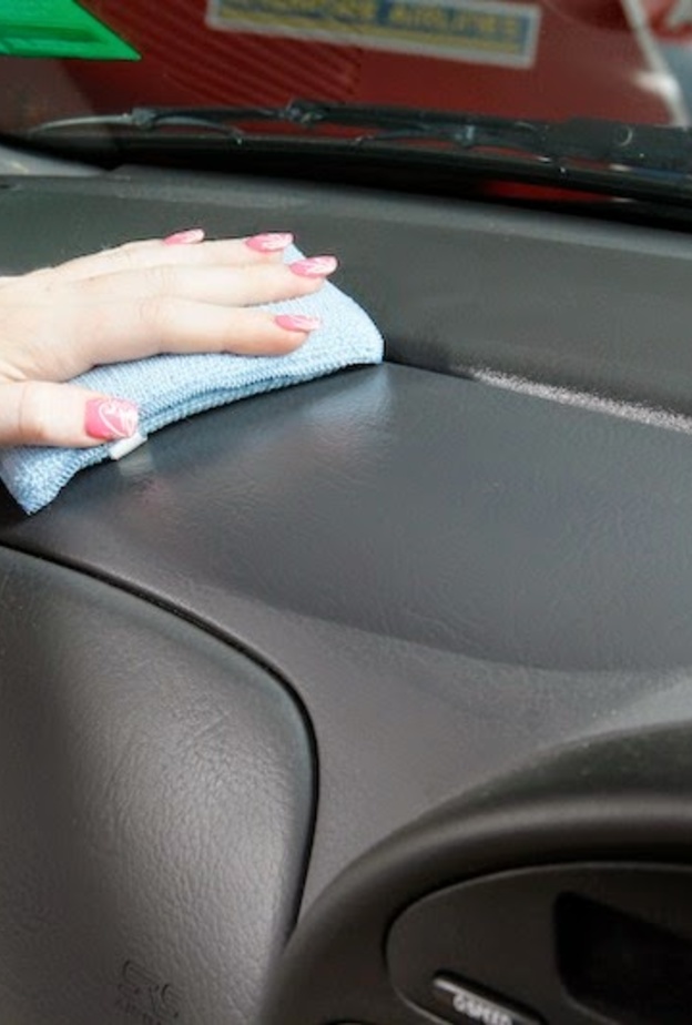 التخلص من الروائح الكريهة في السيارة