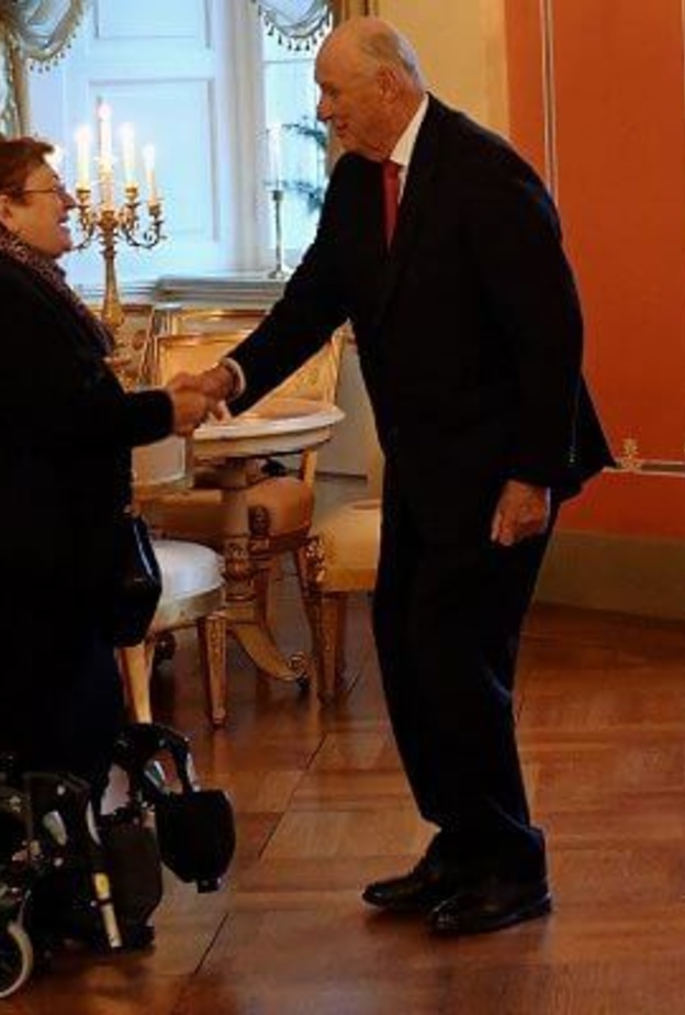 الملك هارالد والملكة سونيا يستضيفان حفل الشاي بشكل سنوي