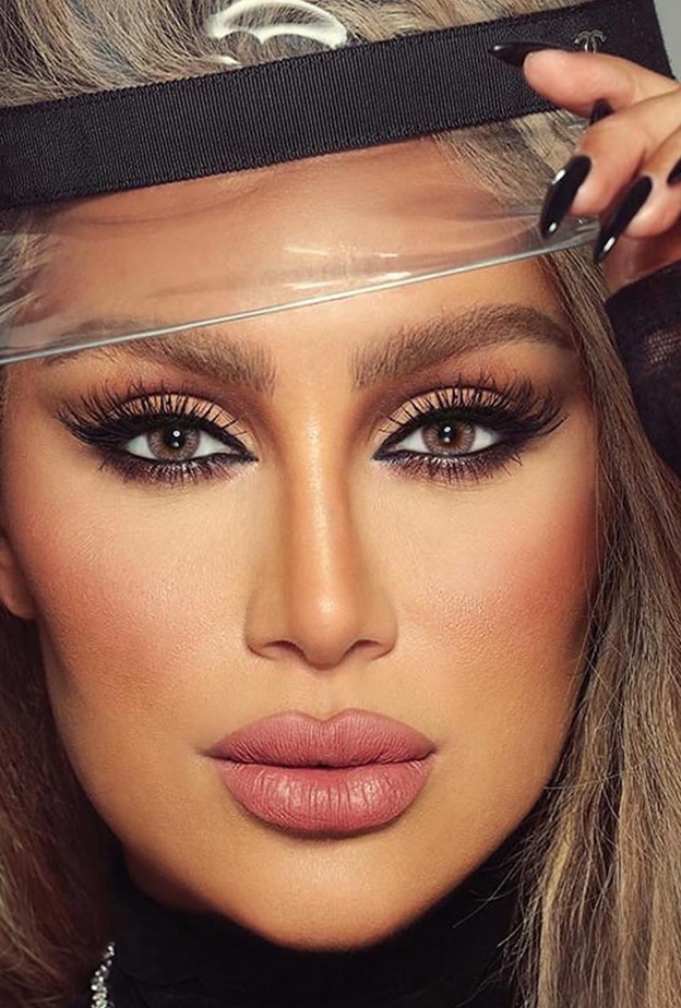 رسمات آيلاينر للعيون الواسعة 