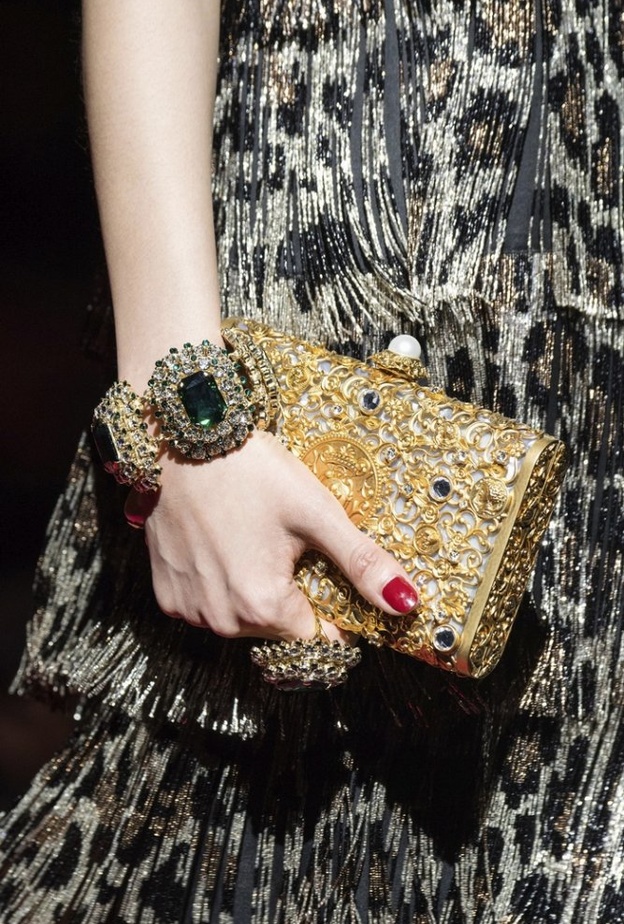 Alexander McQueen كلاتش سهرة أسود