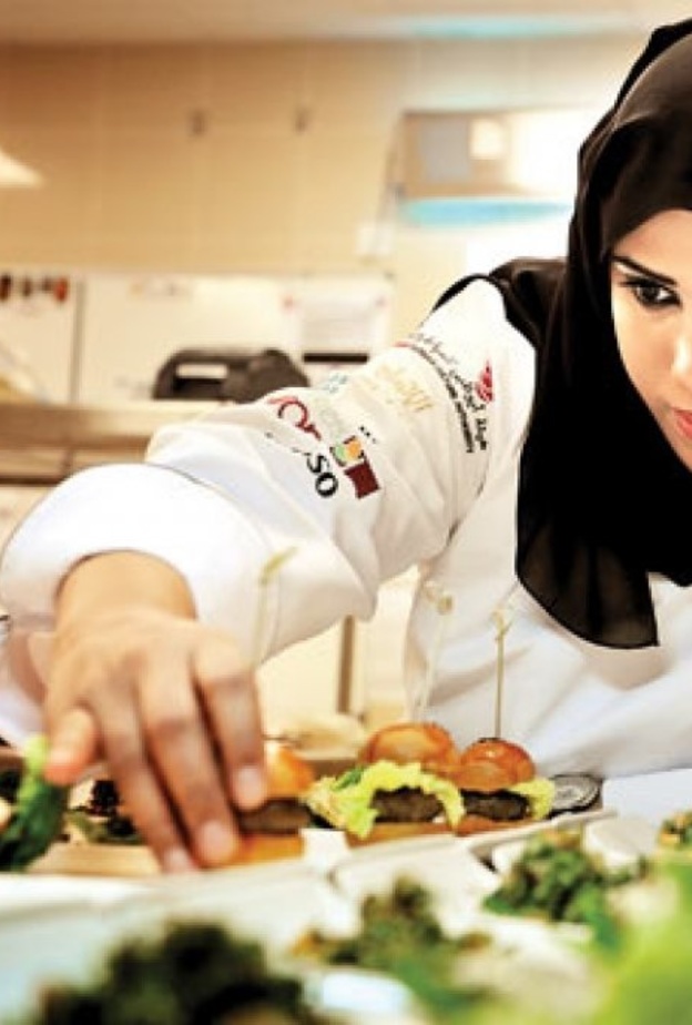 خلود عتيق اول شيف اماراتية