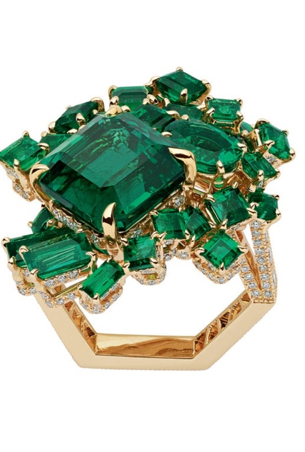 خاتم Boucheron بحجر ياقوت أزرق من سيلان مع الماس الأبيض من مجموعة .Paris, vu du 26