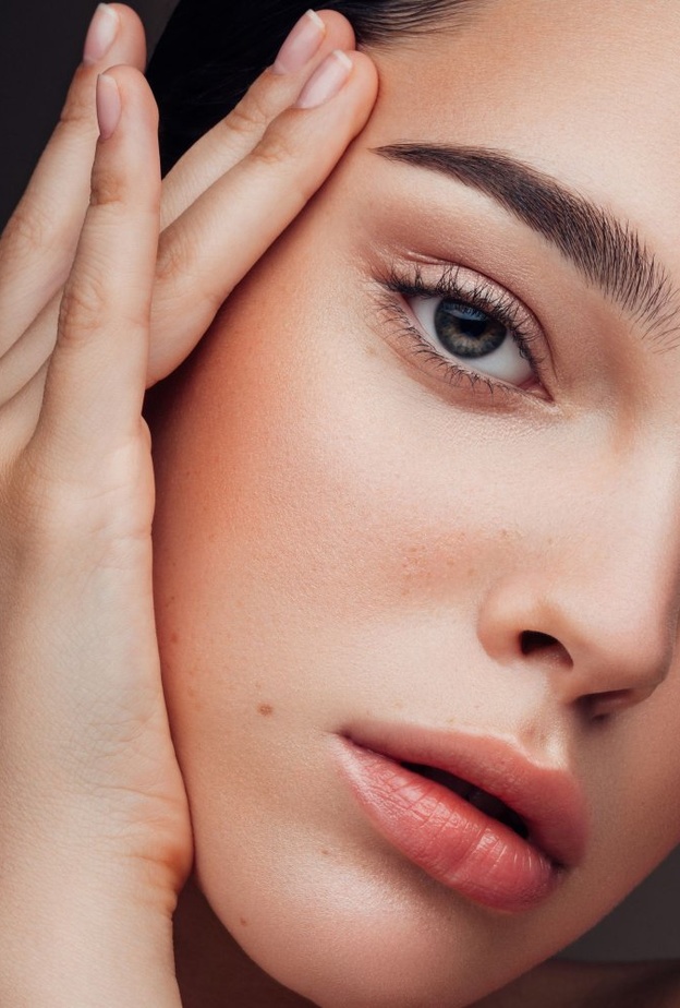 تقوية شعر الحواجب