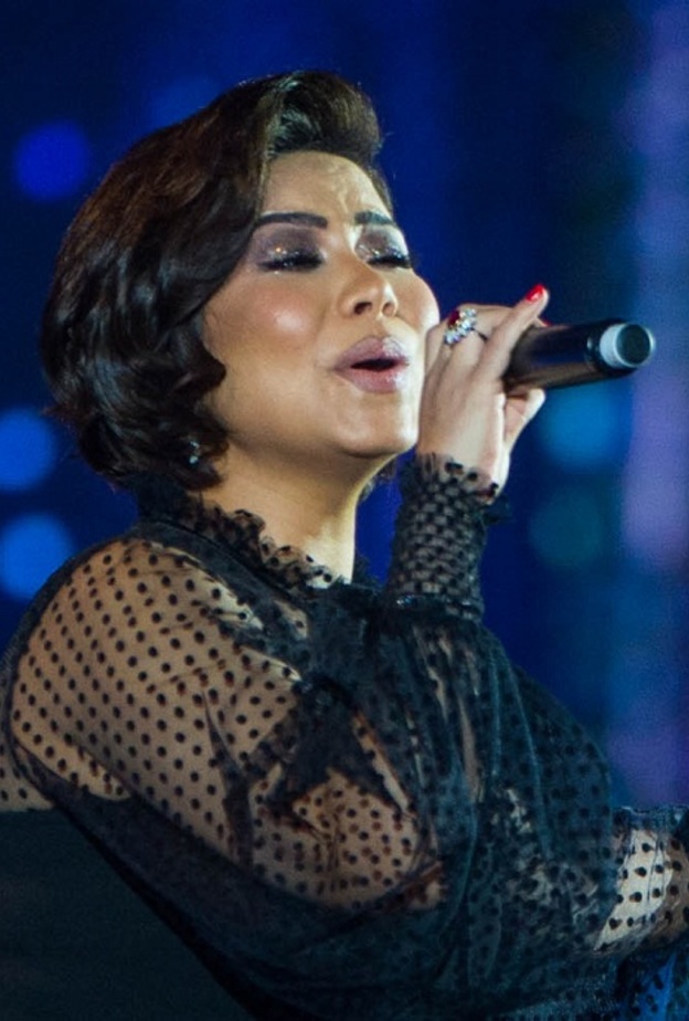 شيرين عبد الوهاب تصف منتقديها من النساء بـ "العوانس"