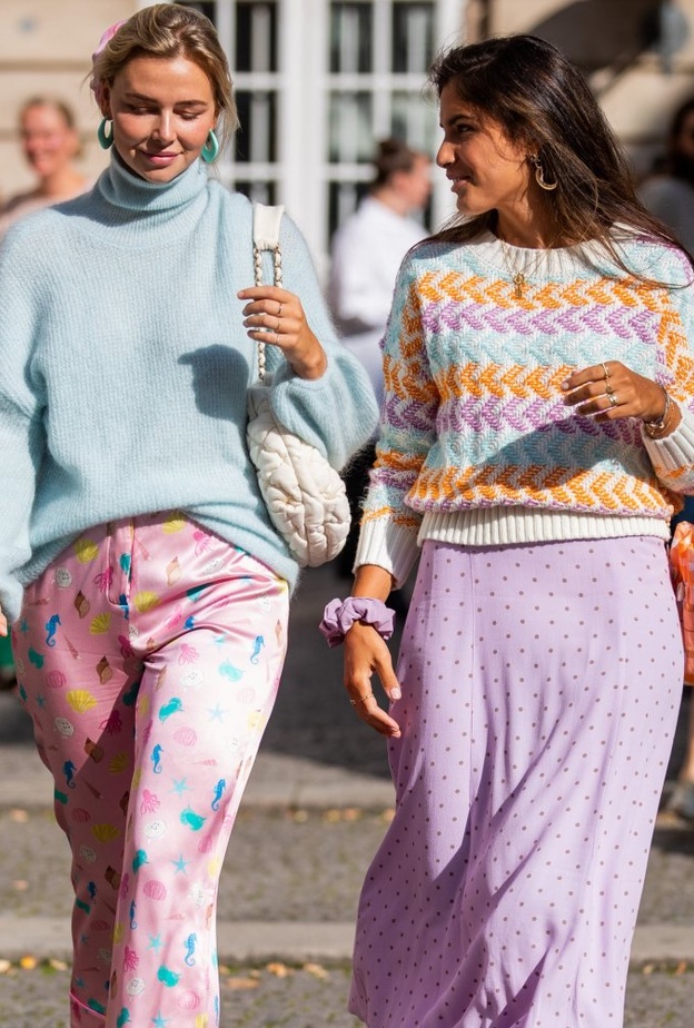  نسقي السويتر مع التنورة القصيرة