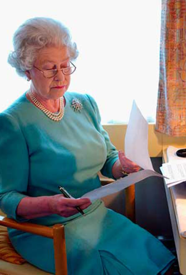 ملكة بريطانيا تبحث عن مدير لرحلات السفر الملكية براتب لا يصدق