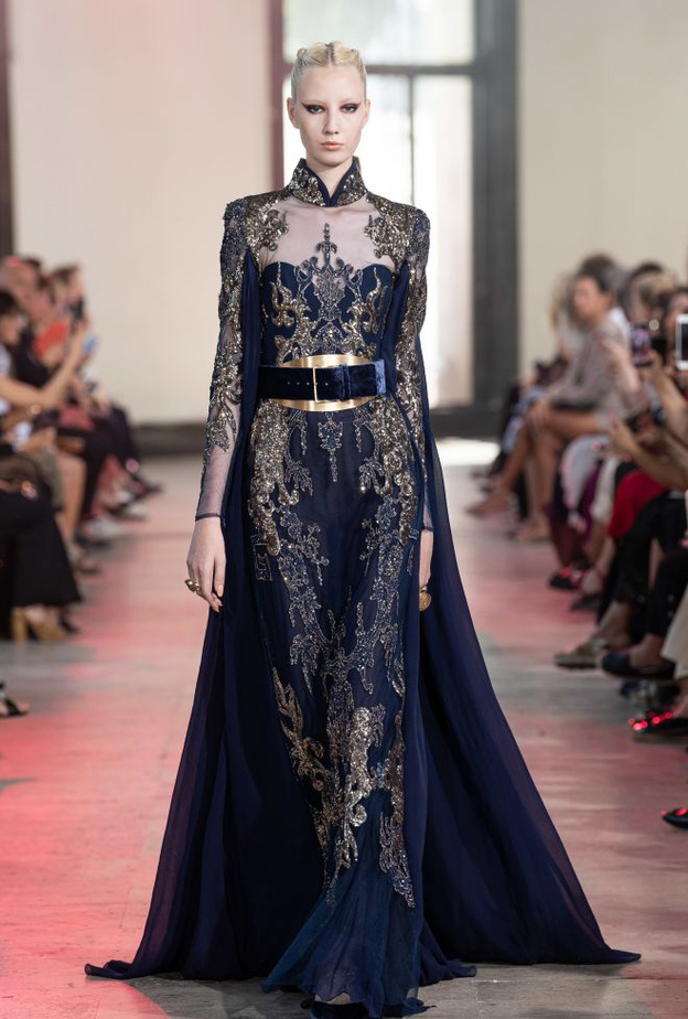  فستان مطرز من Ralph & Russo