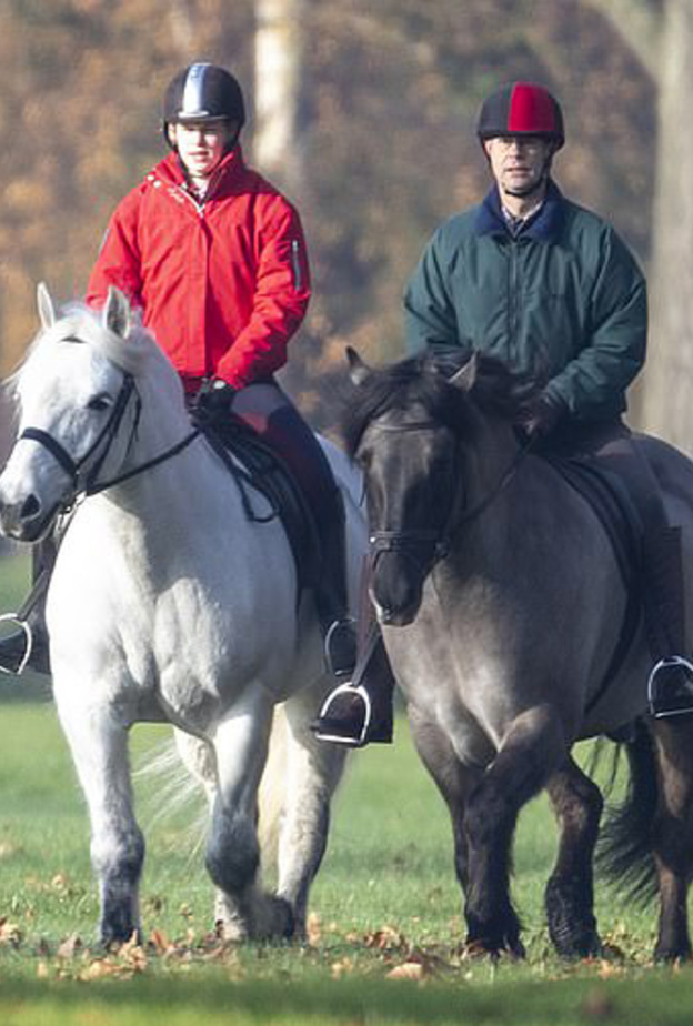 الأمير إدوارد وابنته لويز وندسور في جولة على ظهر الخيول