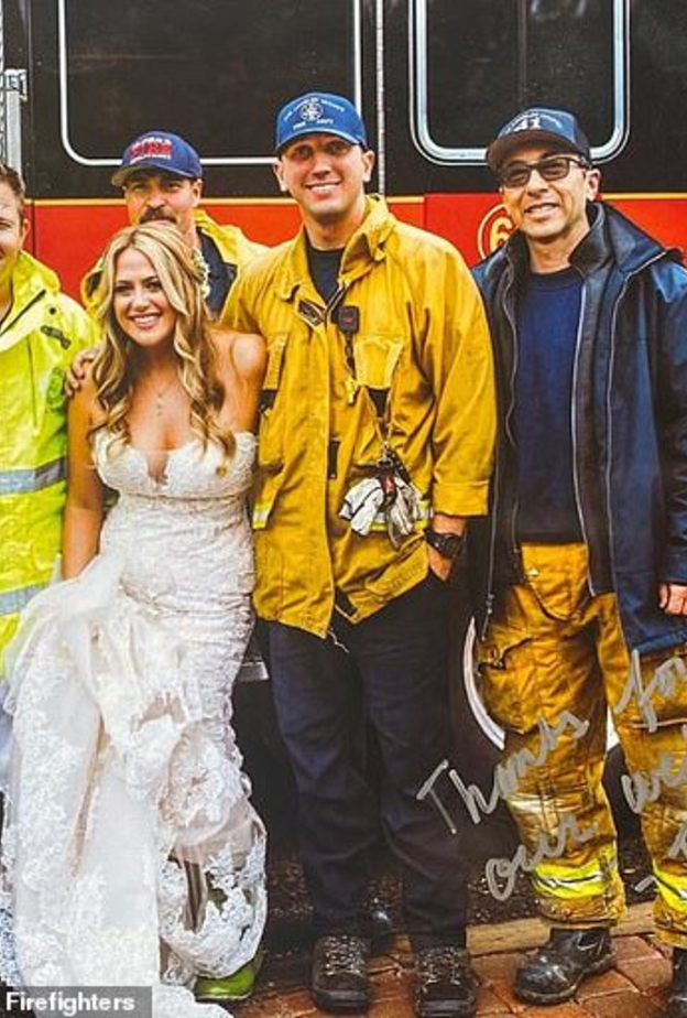 العروس مع رجال الأطفاء