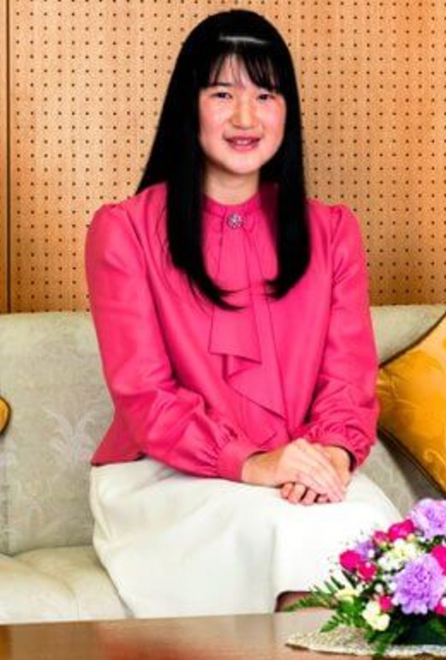 الأميرة أيكو تحتفل بعيد ميلادها الثامن عشر