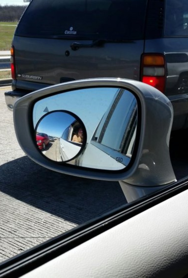  كيفية استخدام مرايات السيارة 