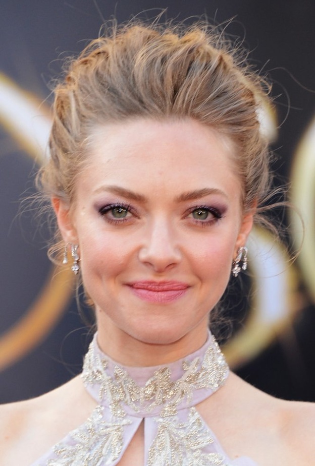 اماندا سيفريد ترتدي أقراط من بياجيه Piaget