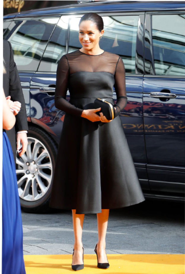 اطلالة انيقة باللون الاخضر