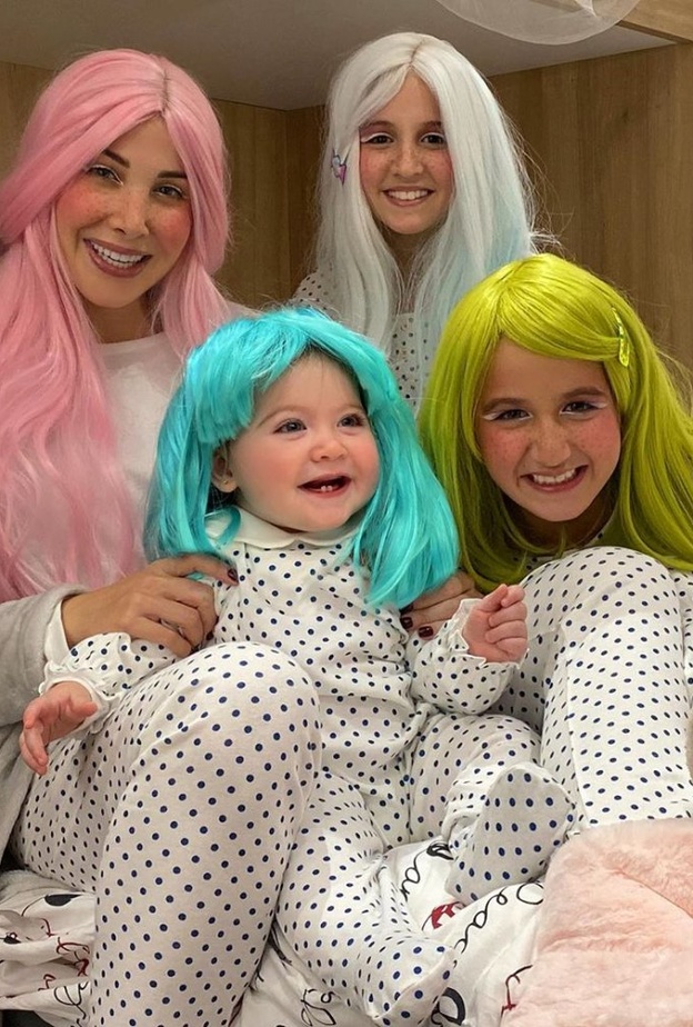 نانسي عجرم مع بناتها