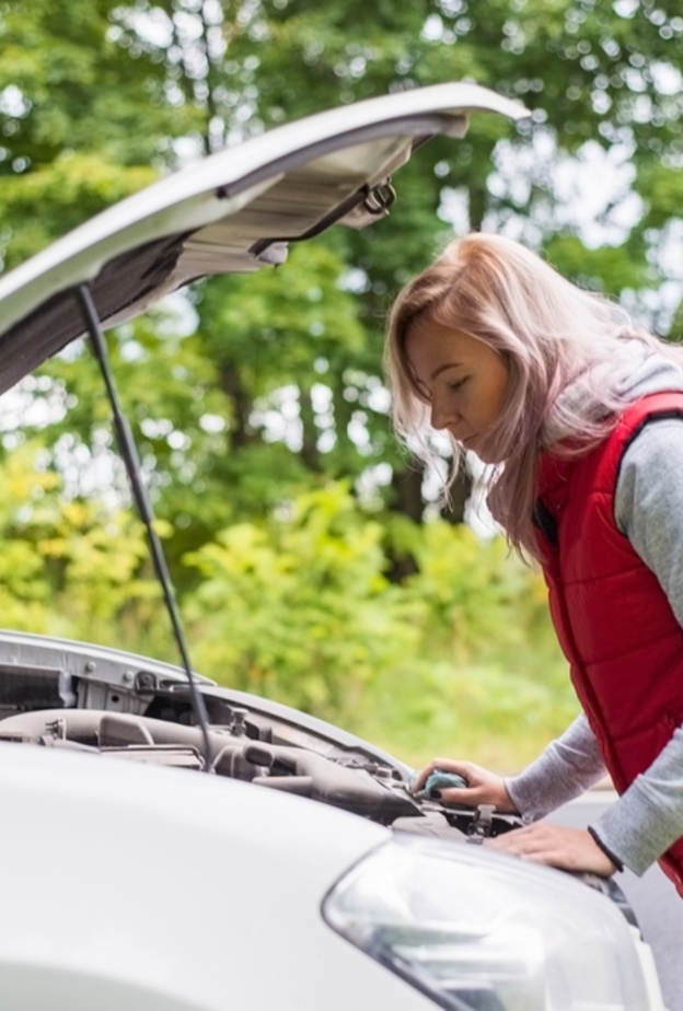  خروج دخان من محرك السيارة