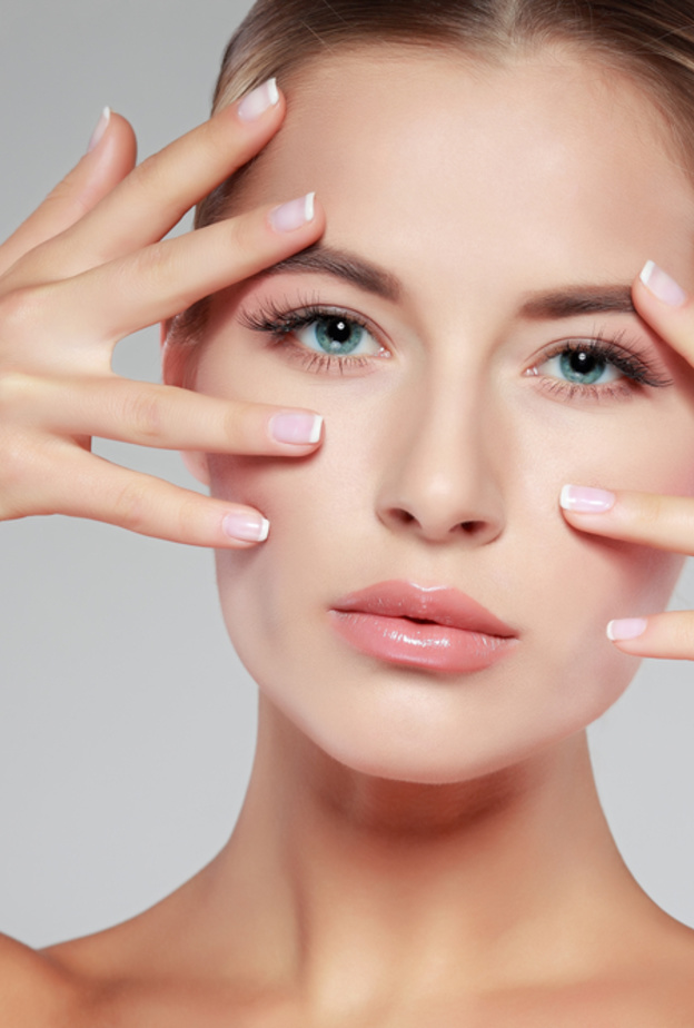 تعرفي على وصفات طبيعيه للحصول على عيون لامعه وجذابه بدون مكياج