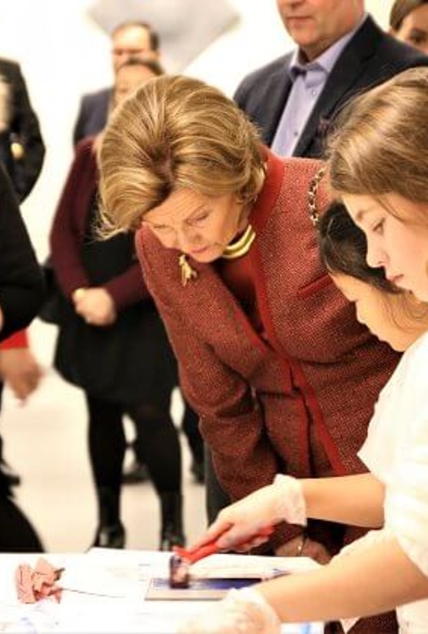 الملكة سونيا تقدم جائزة الملكة سونيا المدرسية لعام 2019