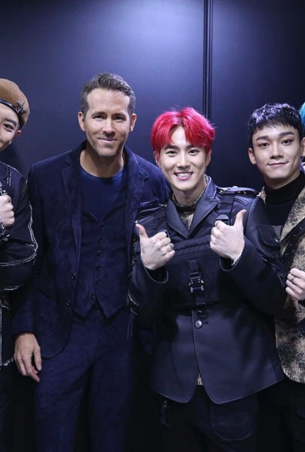 فرقة EXO وريان رينولدز