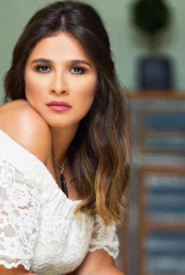 ياسمين عبد العزيز