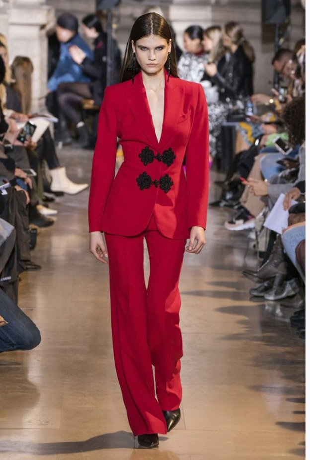 بدلة رسمية باللون الأحمر منAndrew Gn