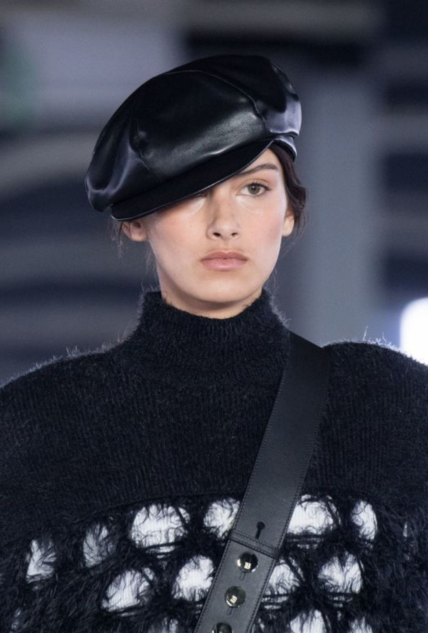 قبعة من الجلد منBalmain