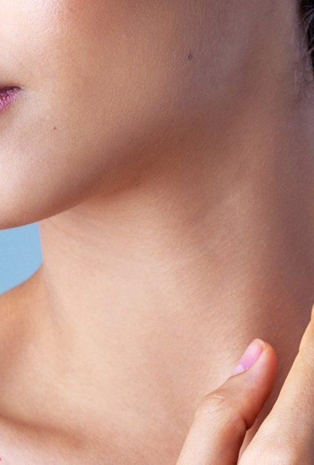 تعرفي على أسباب سواد الرقبة وطرق علاجها