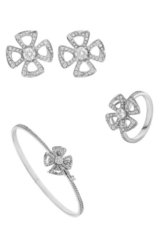 نصف طقم ذهب ابيض مرصع بالالماس