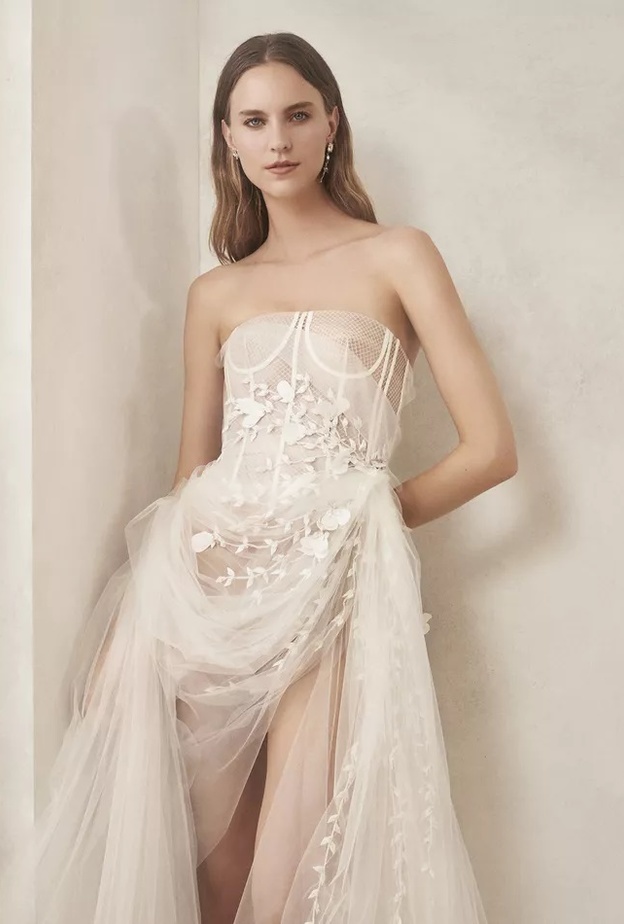 فستان أزرق من أوسكار دي لا رينتا