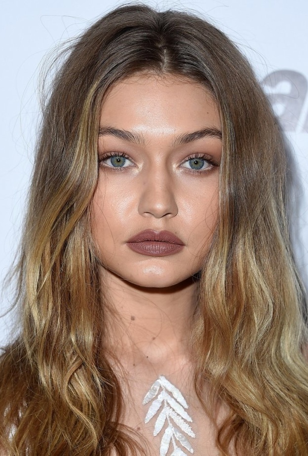 احمر شفايف بني