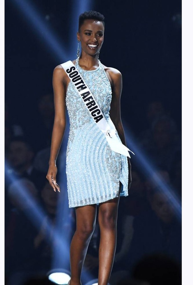 اختارت زوزيبيني تونزي فستان قصير ناعم