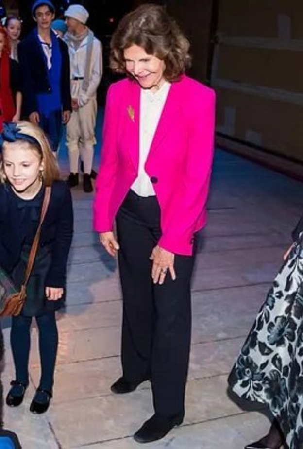 العائلة المالكة السويدية تحضر عرض كسارة البندق في دار الأوبرا الملكية