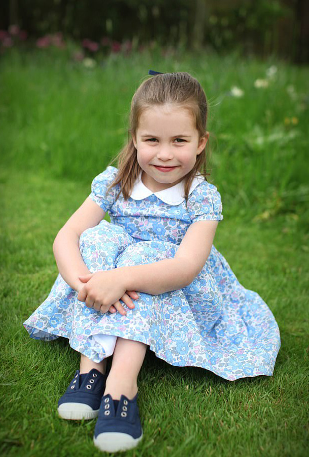 ملكة بريطانيا تهوى الخيول منذ الصغر