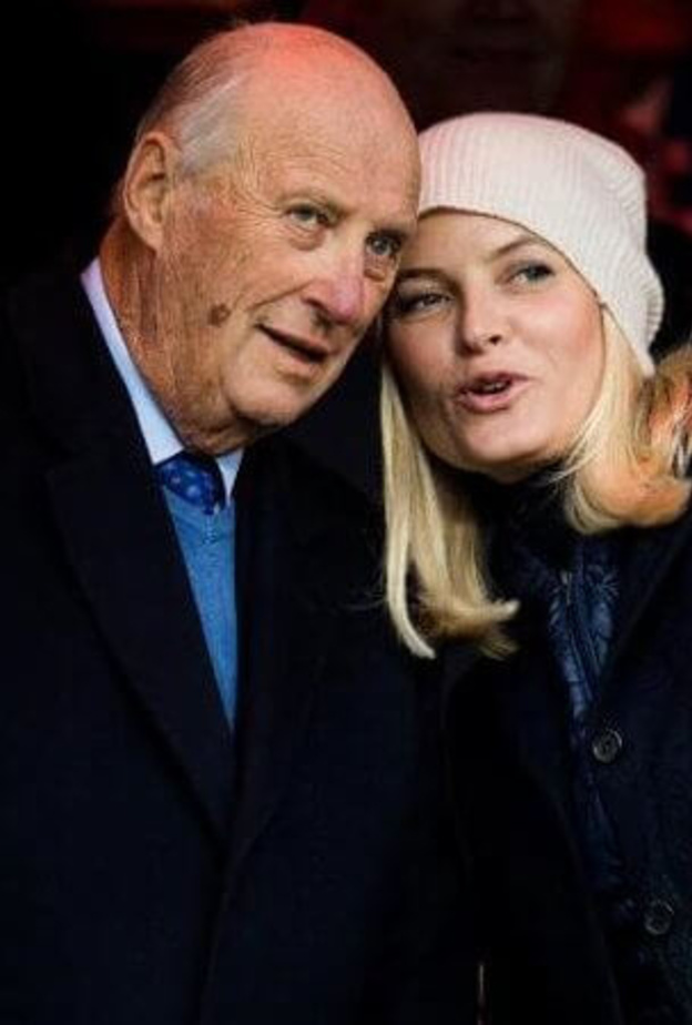 الملك هارالد والأميرة ميت ماريت في نهائي كأس كرة القدم للرجال