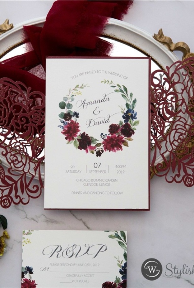 كروت دعوة زفاف رومانسية باللون الأحمر