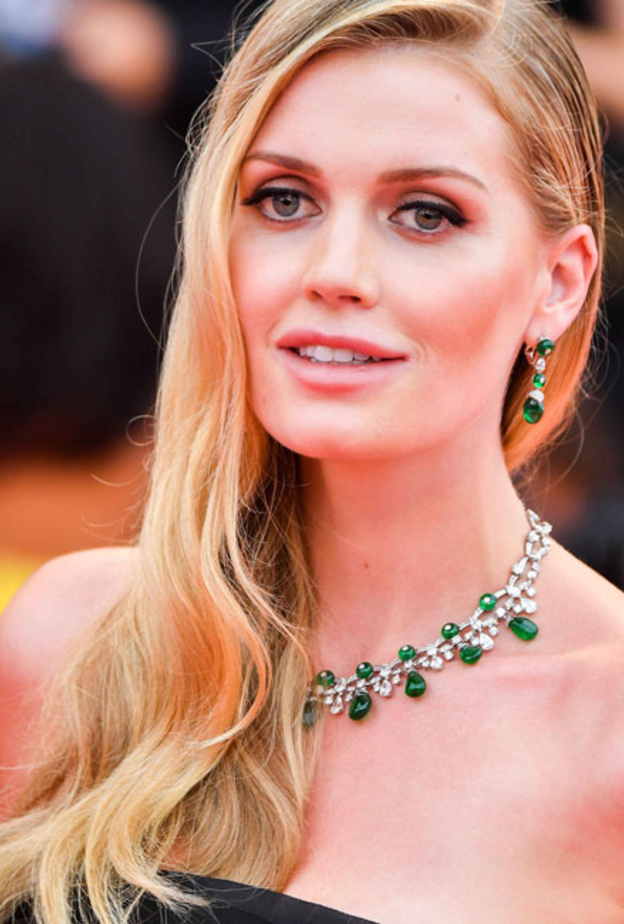 ايمي أدامز ترتدي مجوهرات ماس أنتيك من كارتييه