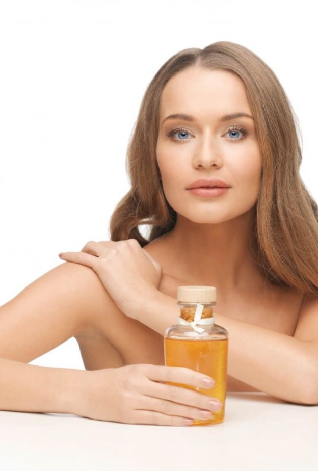 الزيوت الطبيعية ترطب البشرة من الاعماق