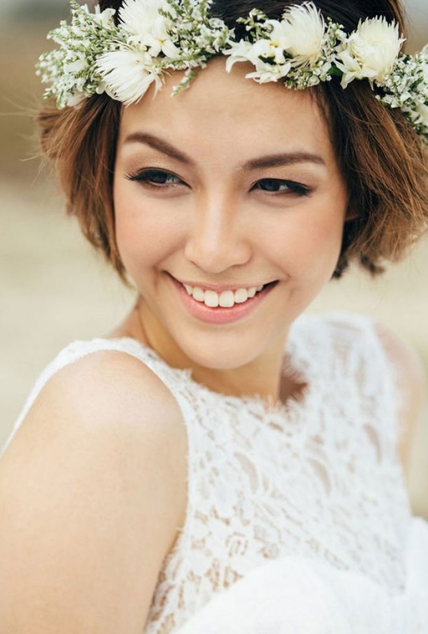 إليك تسريحات شعر ناعمة وفخمة تناسب شعرك القصير يوم زفافك