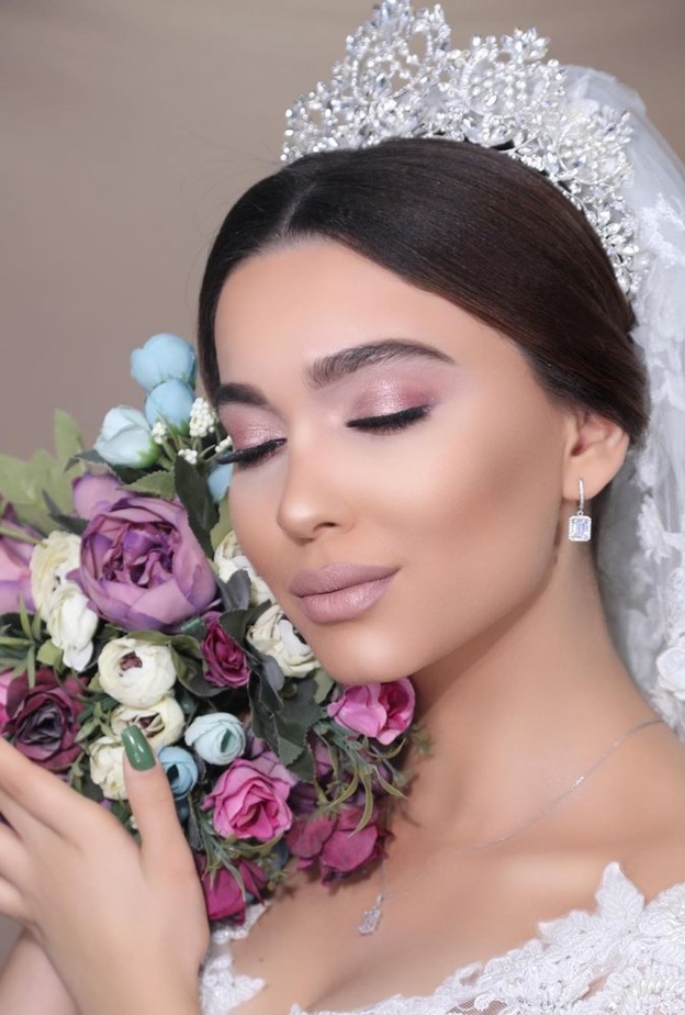 مكياج عروس وردي