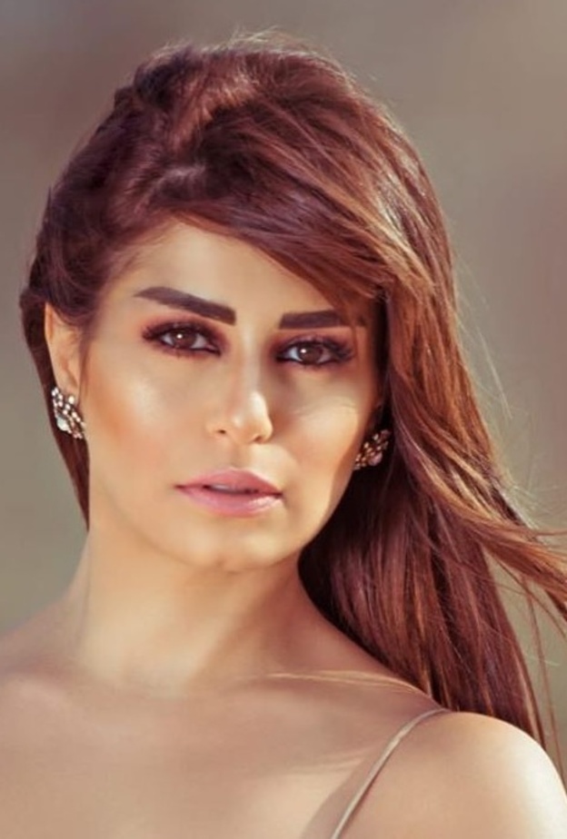 الفنانة منة فضالي