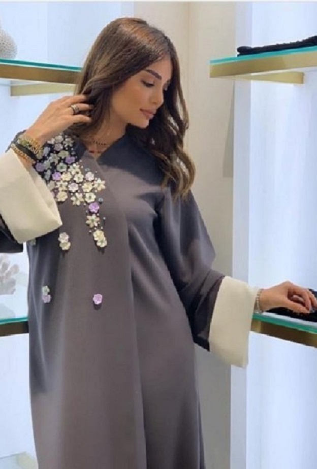 عباءة من sara boustani