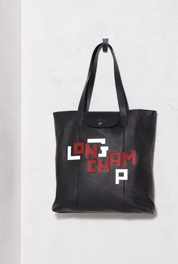 اكتشفي دليل الهدايا من Longchamp لمناسبات نهاية العام