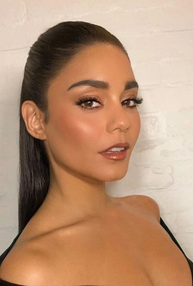 أجمل إطلالات فانيسا هدجنز المثالية