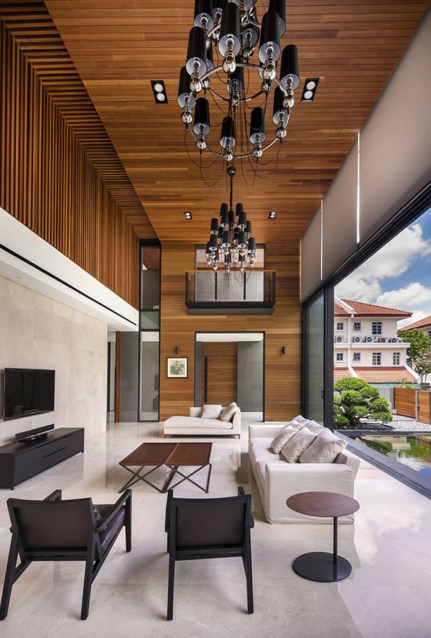 السقف الخشبي يضيف لمسة دافئة على ديكور المنزل العصري