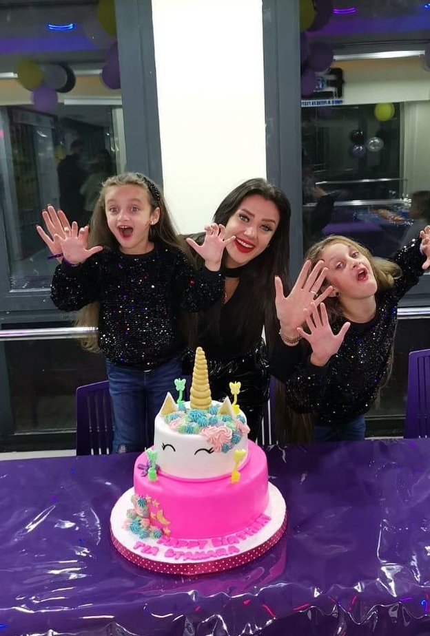 رضوى الشربيني تحتفل بعيد ميلاد ابنتيها