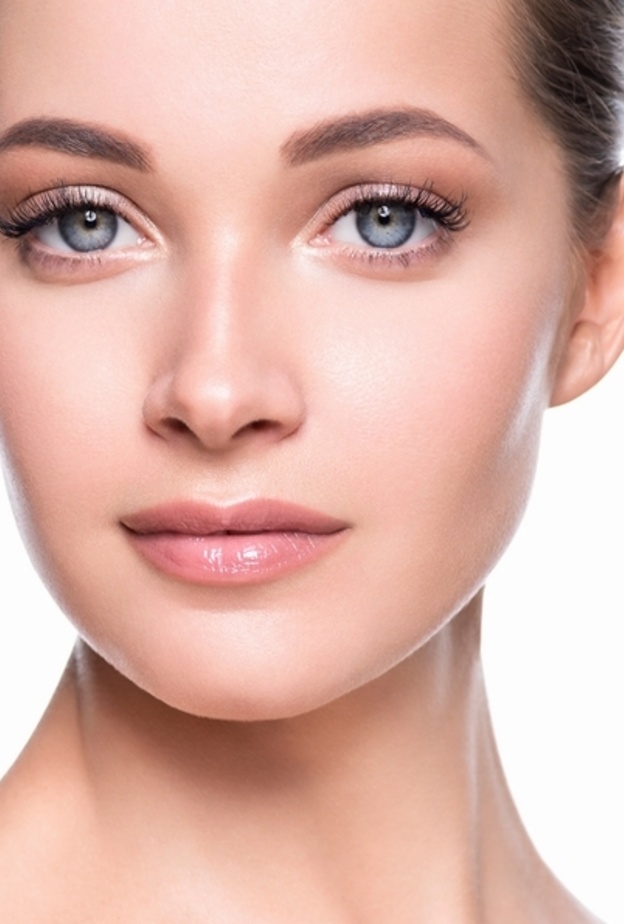احصلي على ثقة بنفسك بعد إزالة الشعر فوق الشفاه