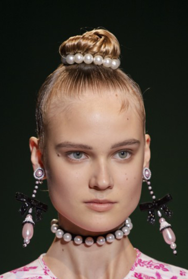 اكسسورات للشعر من اللؤلؤ